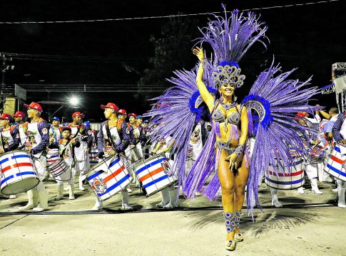 Chegou o grande momento de cair na folia em Belém. Foto: Olga Leiria - Diário do Pará - 15/02/2020.