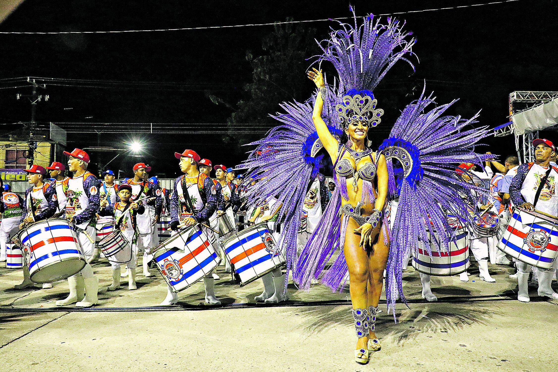 Chegou o grande momento de cair na folia em Belém. Foto: Olga Leiria - Diário do Pará - 15/02/2020.