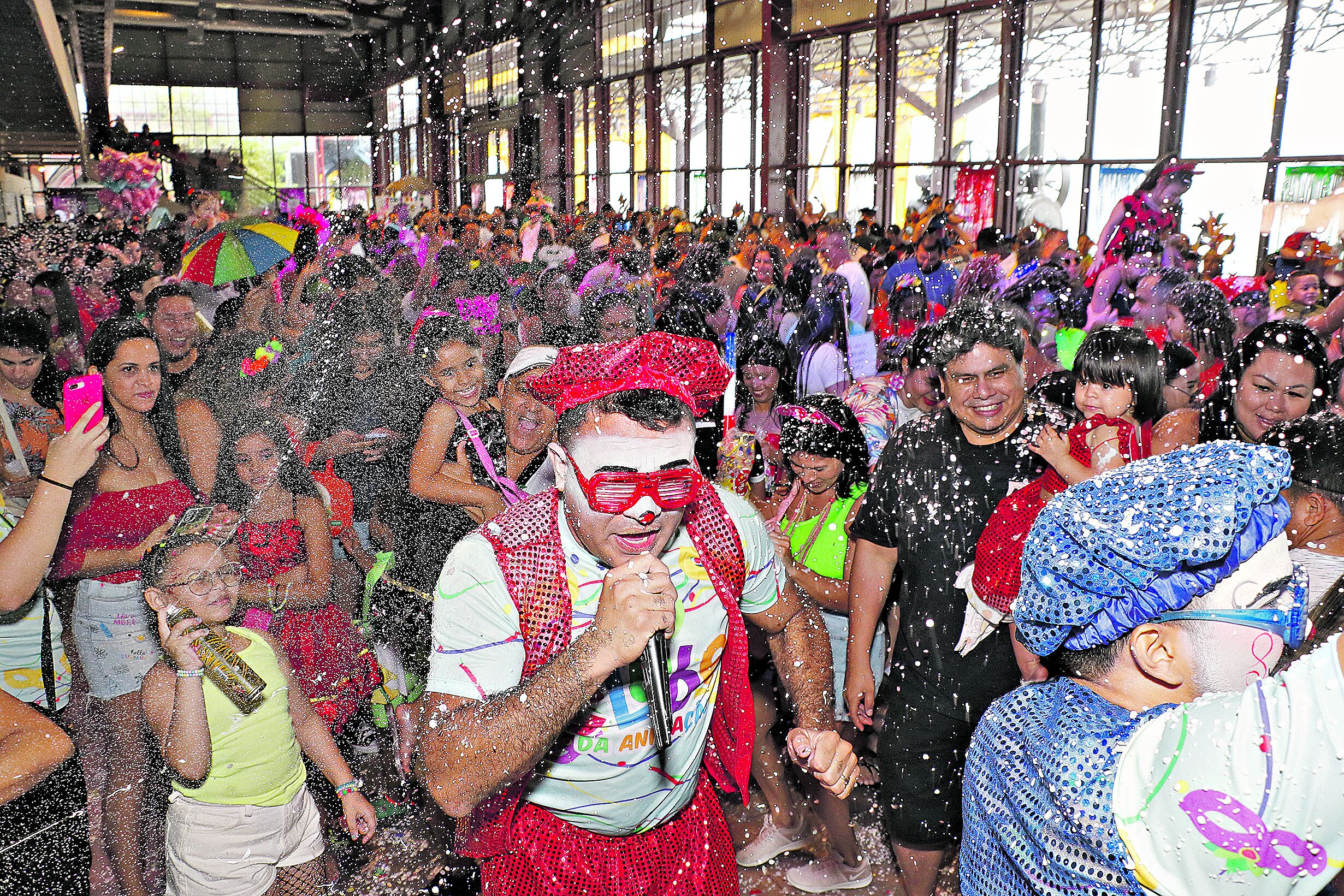 A tarde de ontem foi marcada pela folia das crianças, em Belém, que lotou o armazém 3, da Estação das Docas, para a programação alusiva ao Bailinho de Carnaval. Foto-Wagner Santana/Diário do Pará.