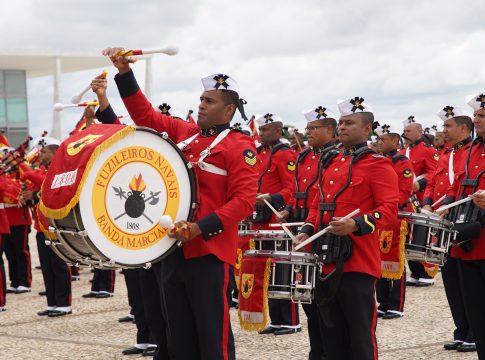 Salário de R$ 6 mil: Marinha vai selecionar 19 músicos