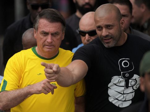 O ministro Alexandre de Moraes, do STF (Supremo Tribunal Federal), concedeu nesta sexta-feira (20) liberdade condicional para o ex-deputado federal Daniel Silveira.