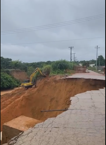 Em Oriximiná alguns bairros estão tendo comprometimento da sua estrutura de solo por conta de erosão. Foto: Reprodução