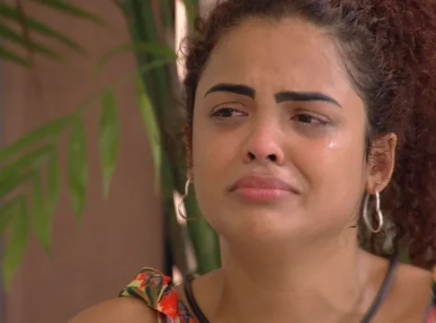 Em conversa com MC Guimê no Quarto Deserto do BBB 23 (Globo), Paula não segurou a emoção. Foto: TV Globo
