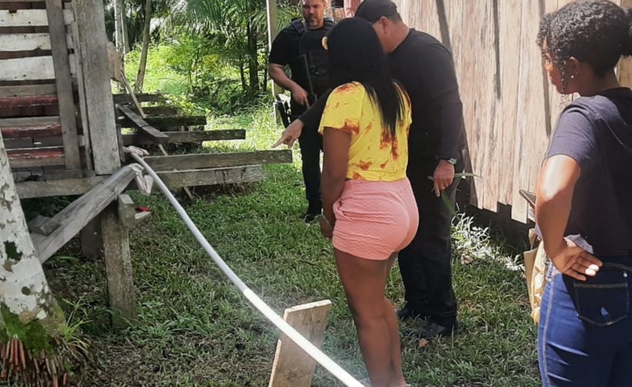 De acordo com as informações, a vítima teria tentado apaziguar uma briga durante uma festa, momento em que a suspeita lhe acertou com golpes de arma branca. Foto: PCPA