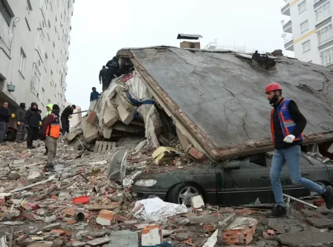O terremoto é o sétimo desastre natural mais mortífero do mundo neste século. Na Turquia, segundo dados oficiais, 80 mil estão internados em hospitais. Foto: Divulgação