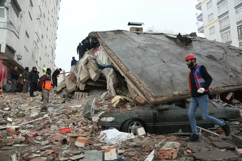 O terremoto é o sétimo desastre natural mais mortífero do mundo neste século. Na Turquia, segundo dados oficiais, 80 mil estão internados em hospitais. Foto: Divulgação