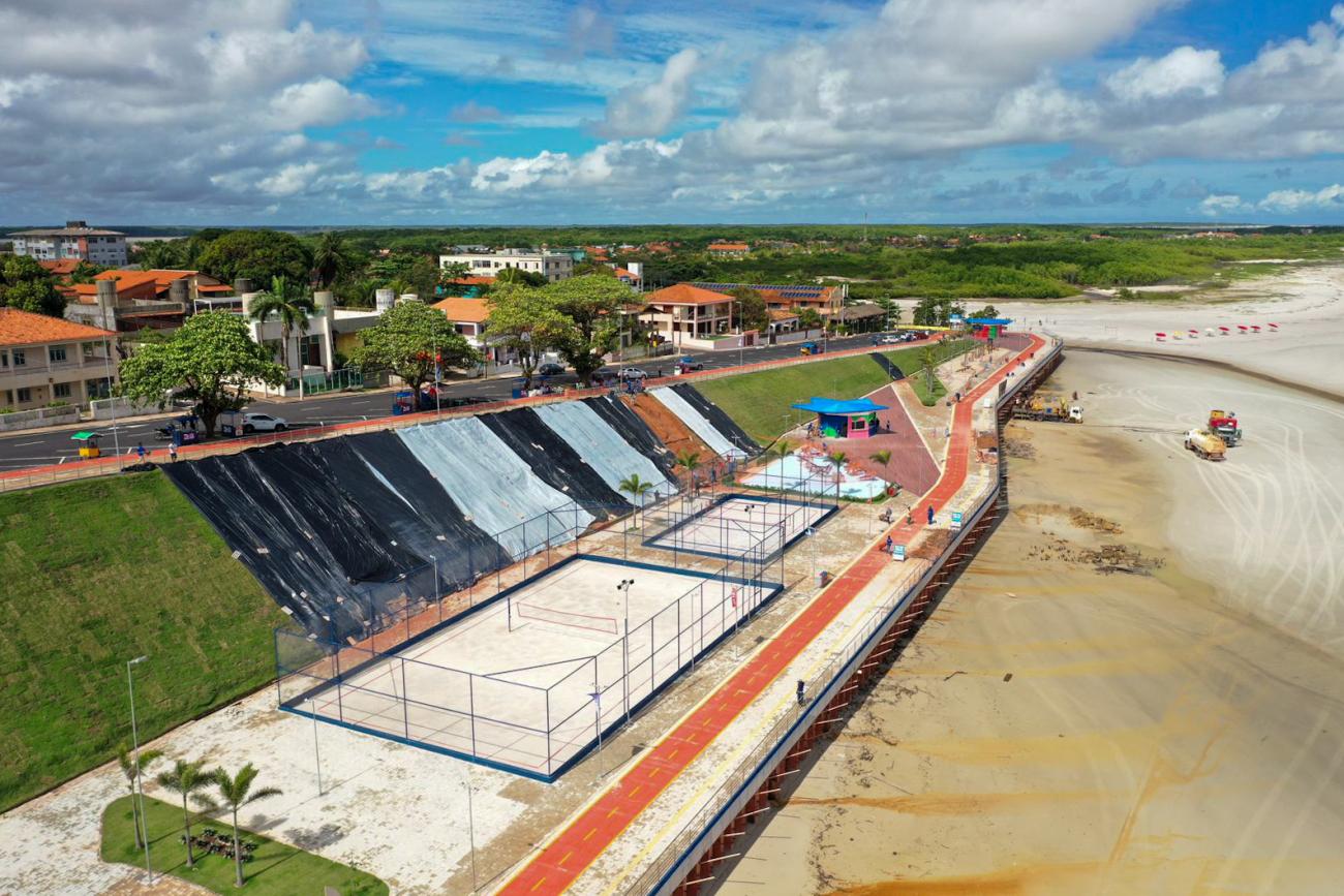 Mais de 70 pessoas seguem trabalhando de forma intensa na orla da Avenida Beira-Mar, em Salinópolis, nordeste paraense. Foto: Agência Pará