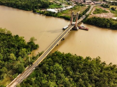 A ponte tem 360 metros de comprimento. Com a obra, ganhou 16 cabos estais, cada um pesando cerca de duas toneladas e com 70 metros de extensão, além de um mastro central com 50 metros de altura. Foto: Agência Pará