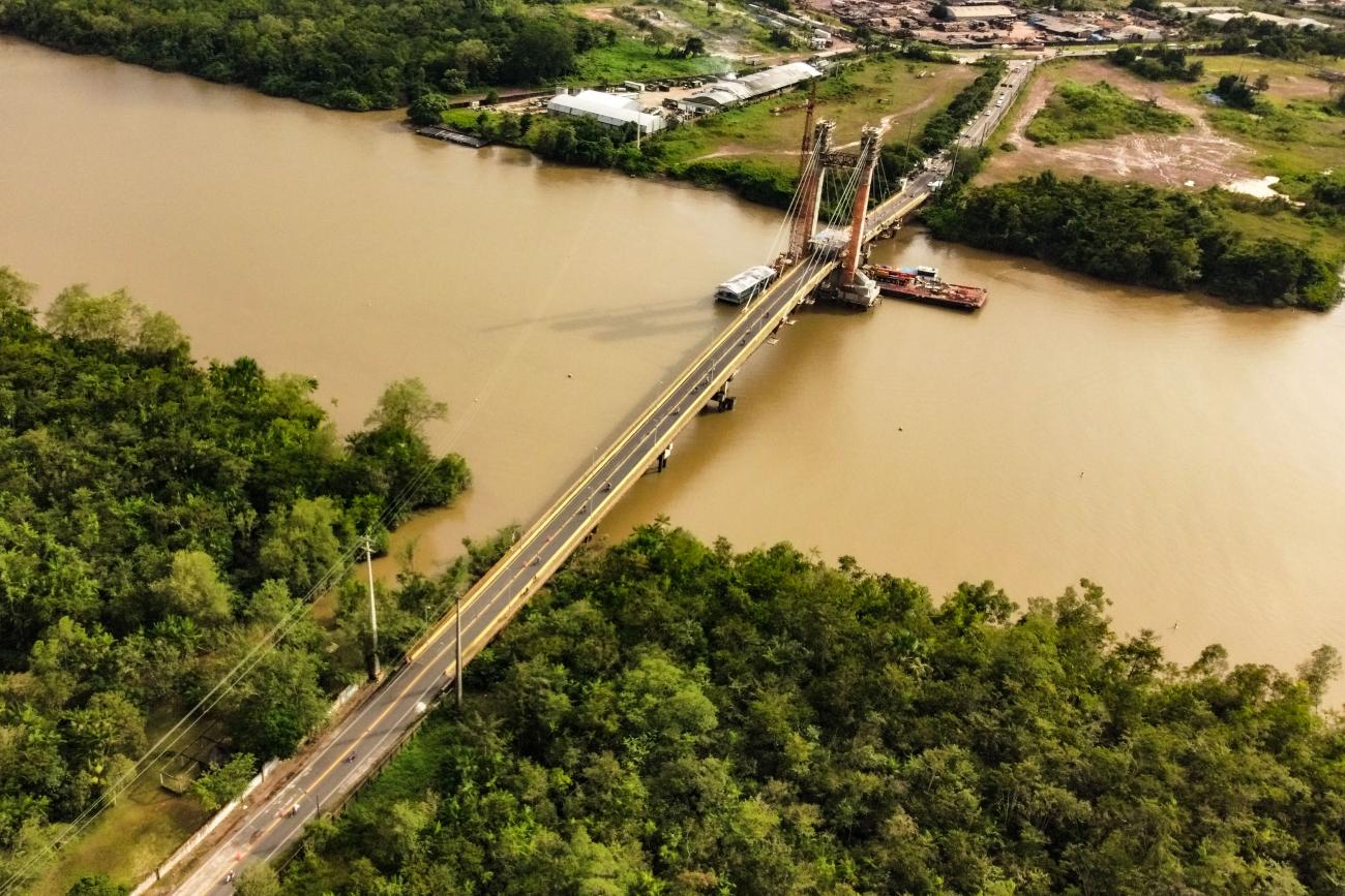 A ponte tem 360 metros de comprimento. Com a obra, ganhou 16 cabos estais, cada um pesando cerca de duas toneladas e com 70 metros de extensão, além de um mastro central com 50 metros de altura. Foto: Agência Pará