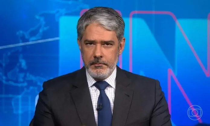 Ícone do telejornalismo brasileiro, William Bonner tem sido o rosto do Jornal Nacional por décadas.