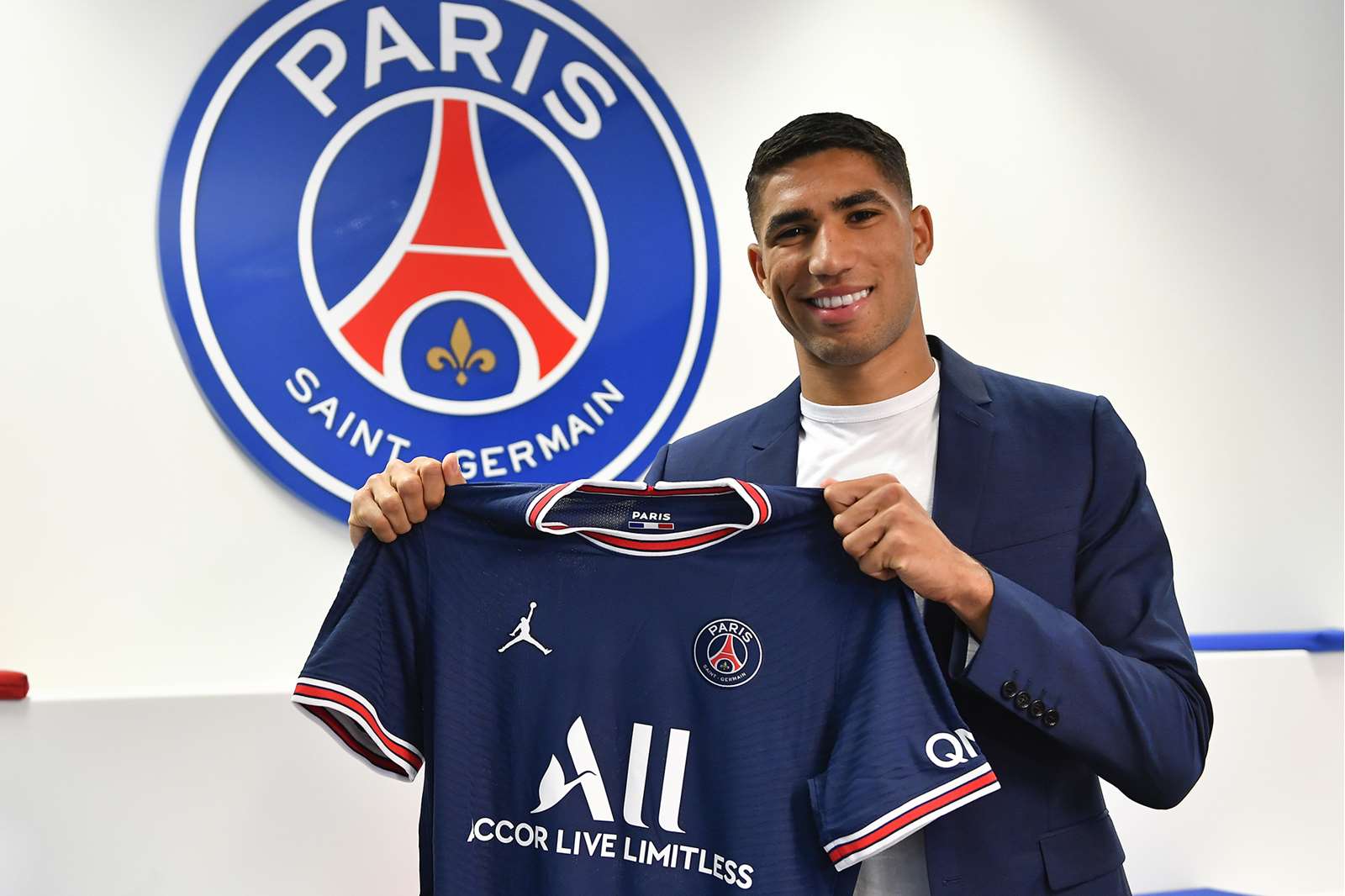 O Ministério Público de Nanterre, na França, indiciou Achraf Hakimi, lateral do PSG e da seleção de Marrocos, por estupro. Foto: Divulgação