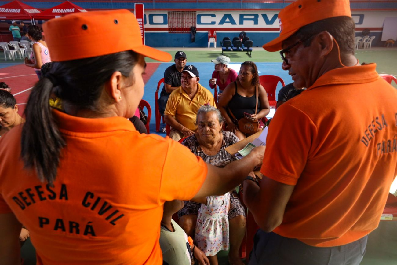 Cerca de 350 pessoas, de 108 famílias, foram atingidas pela ocorrência que iniciou há seis dias. O recurso pago pelo Governo será no valor de um salário mínimo. Foto: David Alves/Ag. Pará