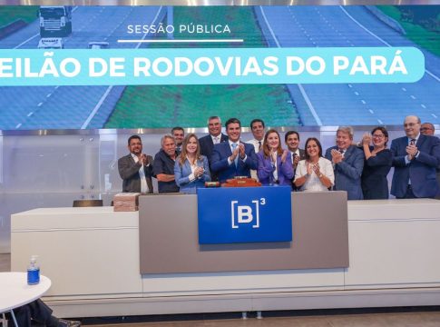 O governador do Estado acompanhou o leilão de mais de 500 quilômetros de estradas no Pará. Foto: Divulgação