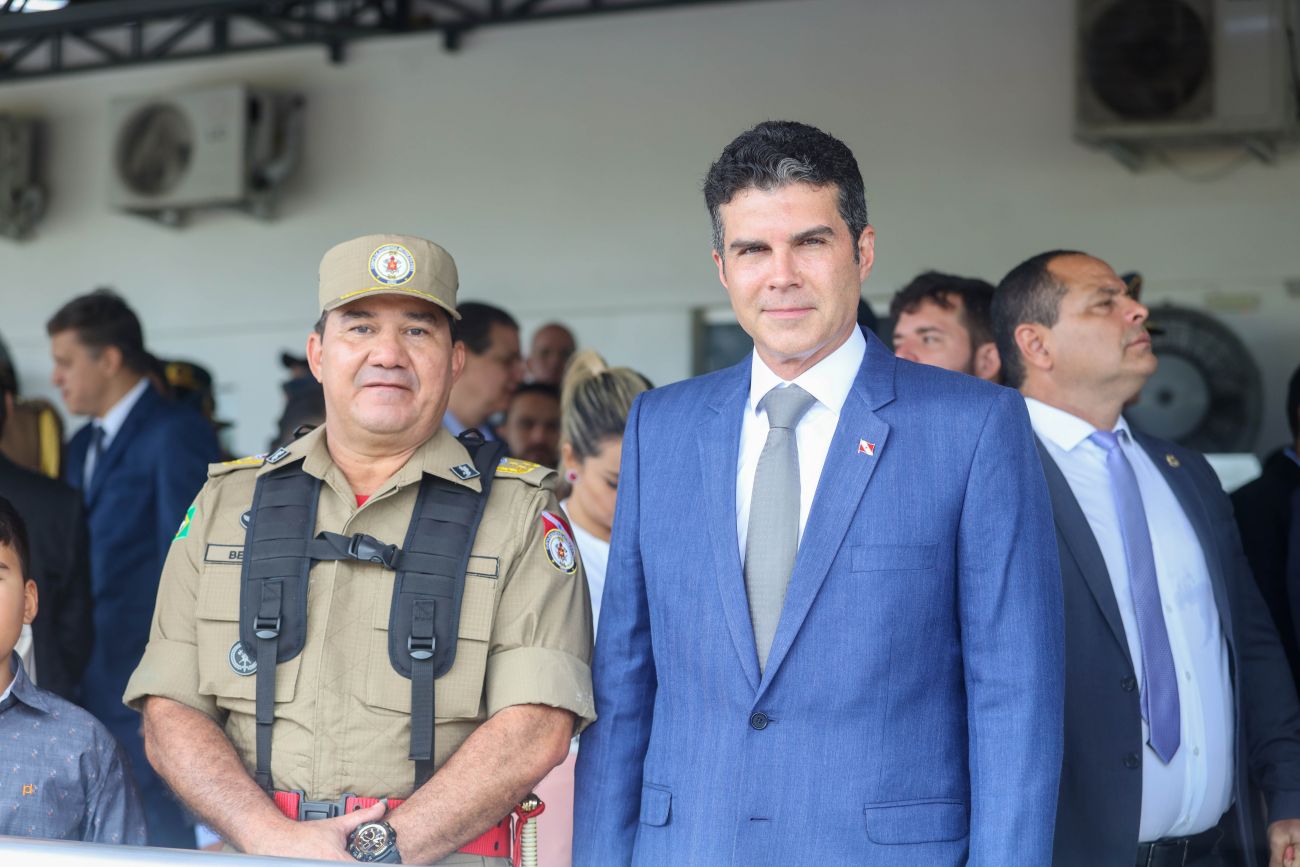 No ato solene que deu posse ao cel. Jayme de Aviz Benjó, o chefe do Executivo entregou o novo pórtico do Quartel do Comando Geral do CBMPA. Foto: Agência Pará