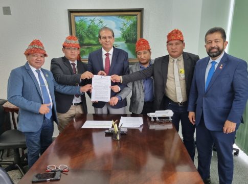 Os vereadores estiveram ontem com o senador paraense Jader Barbalho, além do deputado federal Henderson Pinto FOTO: DIVULGAÇÃO