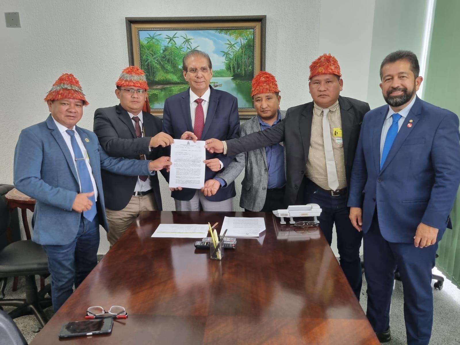 Os vereadores estiveram ontem com o senador paraense Jader Barbalho, além do deputado federal Henderson Pinto FOTO: DIVULGAÇÃO