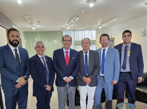 Jader Barbalho recebe prefeitos e assegura recursos para municípios
