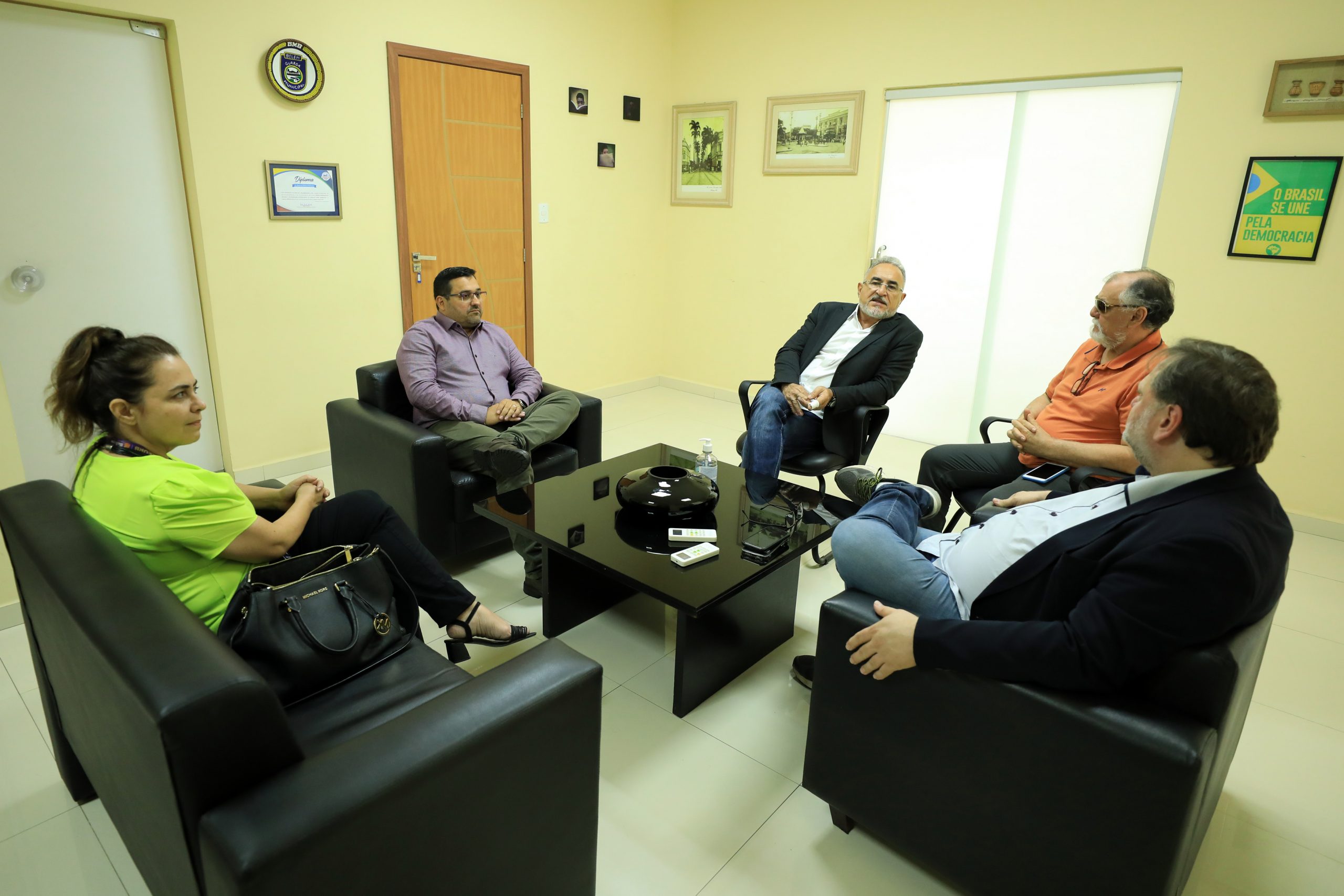 O prefeito de Belém, Edmilson Rodrigues, recebeu nesta quinta-feira, 23, a visita do pastor da Igreja do Evangelho Quadrangular Paulo Eduardo Maestri Bengtson. Foto: Mácio Ferreira/Ag. Belém