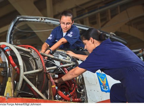 Uma das oportunidades é para a carreira de mecânico de aeronaves. Após o curso de formação, os aprovados se tornarão terceiros-sargentos. Foto: Sgt. Johnson/Ag. FAB
