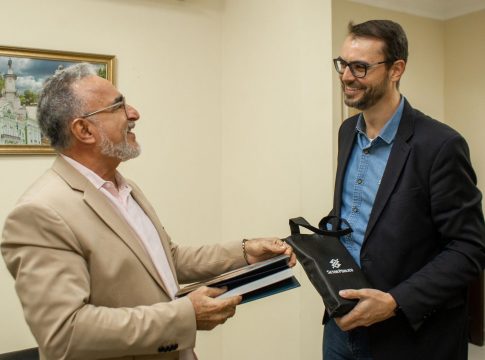 Edmilson Rodrigues e Diogo Prim, superintendente comercial do Banco do Brasil no Norte. Foto: Agência Belém