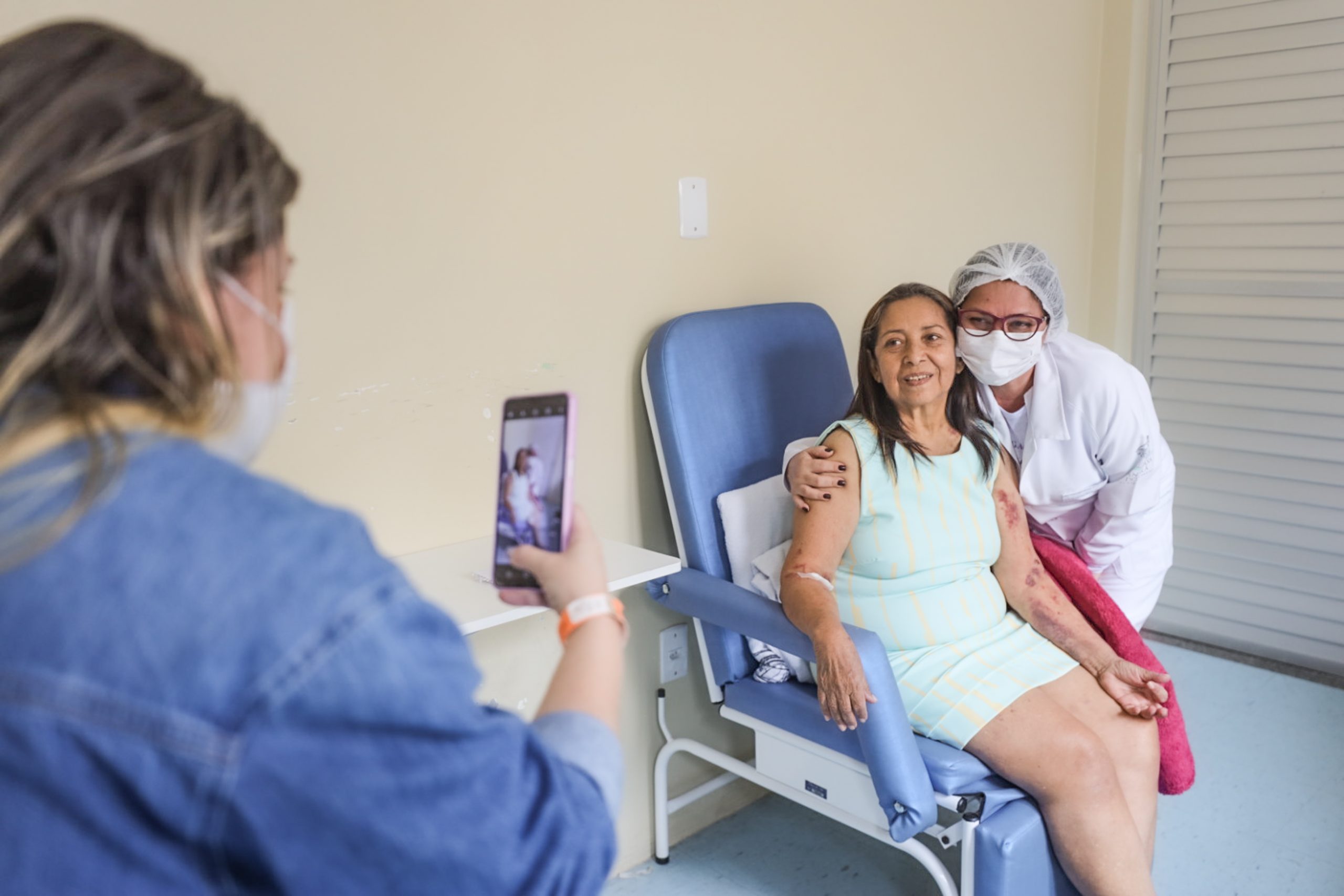 Sueli Lima de Souza, de 64 anos, comemora a alta da Santa Casa, após 14 dias de internação em função de um transplante de fígado. Foto: Agência Pará