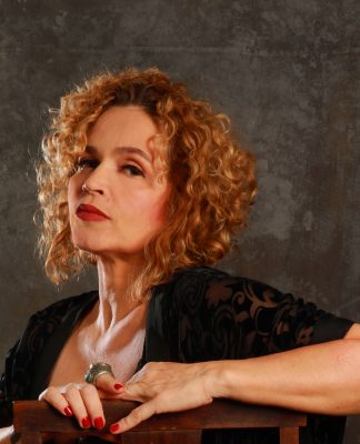 Com sete álbuns solo lançados, parte deles disponível nas plataformas digitais, Andréa Pinheiro é uma das mais celebradas cantoras do Pará. FOTO: WALDA MARQUES/DIVULGAÇÃO