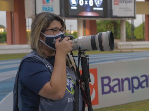 Samara Miranda trabalha e torce no clube do coração