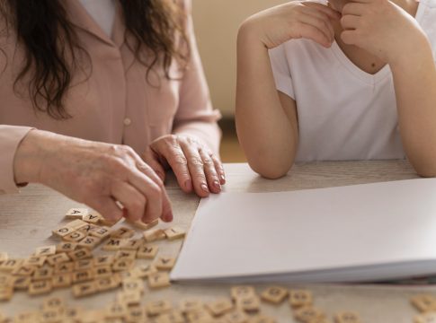 O Transtorno de Déficit de Atenção e Hiperatividade tem como características principais a distração, impulsividade e hiperatividade. Médica psiquiatra esclarece sobre esta condição do neurodesenvolvimento   FOTO: FREEPIK