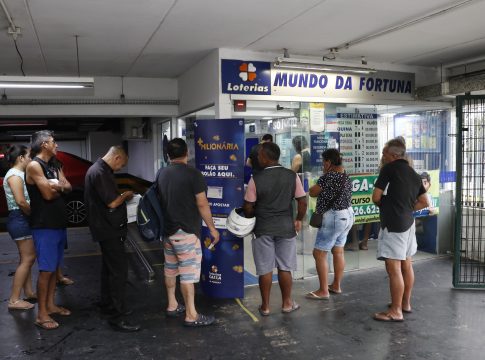 Dupla Sena concurso 2806 acumula: saiba os resultados, como apostar, valores, probabilidades e dicas para jogar. Prêmio estimado é de R$ 2 milhões.
