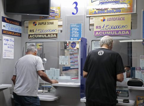 A Caixa Econômica Federal sorteou na noite desta terça (8) o concurso 2850 da Mega-Sena, que tinha o prêmio principal de R$ 25.443.119,54.
