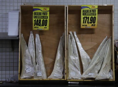 Preço do bacalhau subiu bastante nos supermercados. Foto: Wagner Santana/Diário do Pará.
