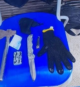 Armas apreendidas com o aluno acusado de agressão. Foto: Divulgação