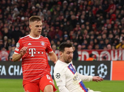 Messi e Mbappé bem tentaram, mas suas atuações estiveram aquém do que o PSG precisava para ganhar do Bayern Munique, na Alemanha, e avançar às quartas de final. Foto: Uefa/divulgação