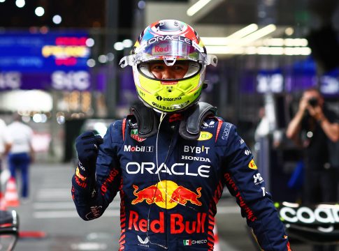 Sergio Pérez fez o melhor tempo e conquistou a pole position para o GP da Arábia Saudita, neste sábado (18). Foto: Divulgação