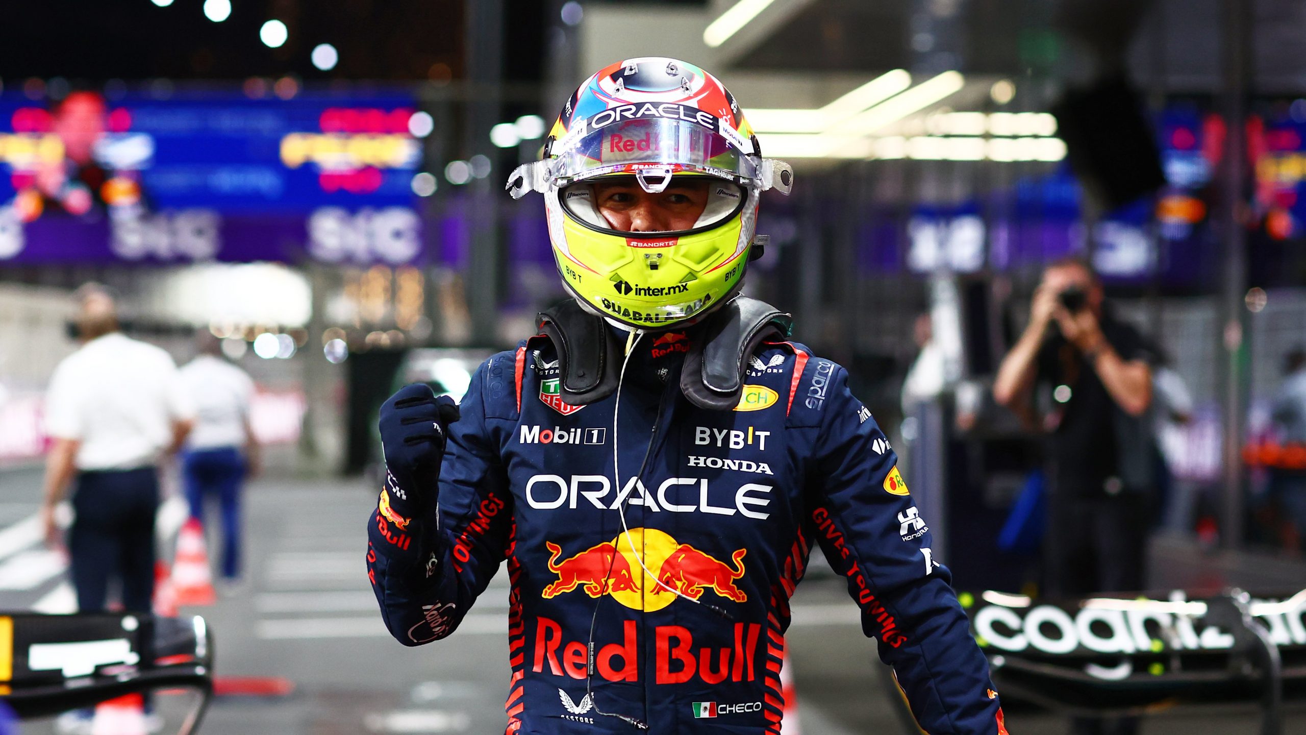 Sergio Pérez fez o melhor tempo e conquistou a pole position para o GP da Arábia Saudita, neste sábado (18). Foto: Divulgação