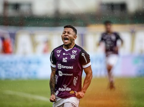 Ronald fez um dos gols da vitória remista. Foto: Samara Miranda/Remo