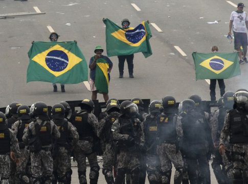 Celebre o aniversário do ataque golpista com cerimônias no Palácio do Planalto e atos de militância de esquerda na praça dos Três Poderes.