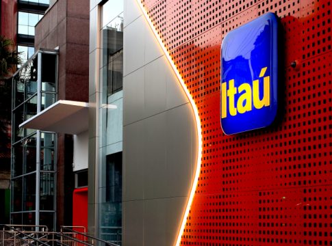 Entre 2019 e 2024, informou o Itaú, foram identificadas 23 transferências bancárias somando R$ 4,86 milhões e que teriam sido direcionadas a Broedel.