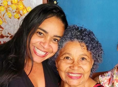 Para educadora Lília Melo, maior referência é mesmo a mãe, Raimunda Barbosa, também professora. FOTO: ACERVO PESSOAL