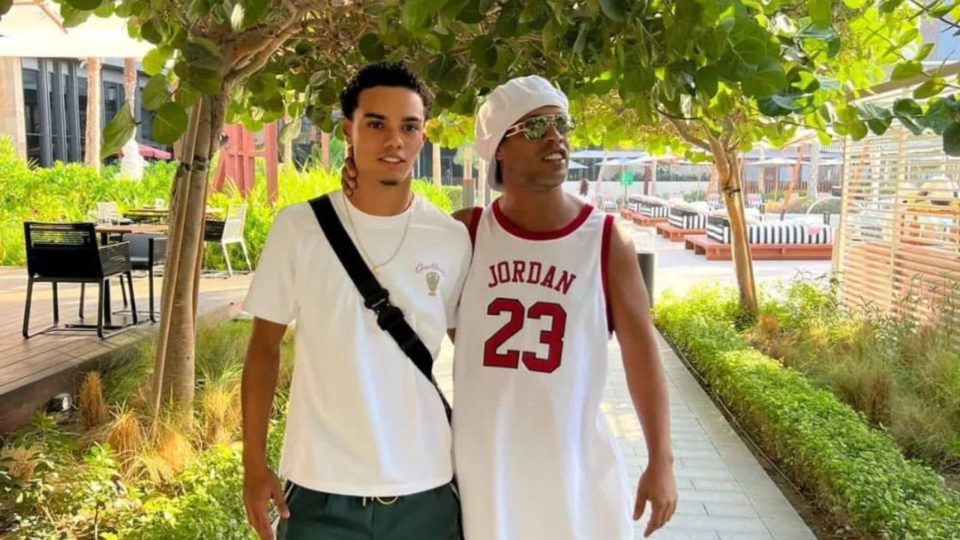 João Mendes, filho de Ronaldinho Gaúcho, foi anunciado como novo jogador da base do Barcelona na manhã desta quinta-feira (3). Foto: Divulgação