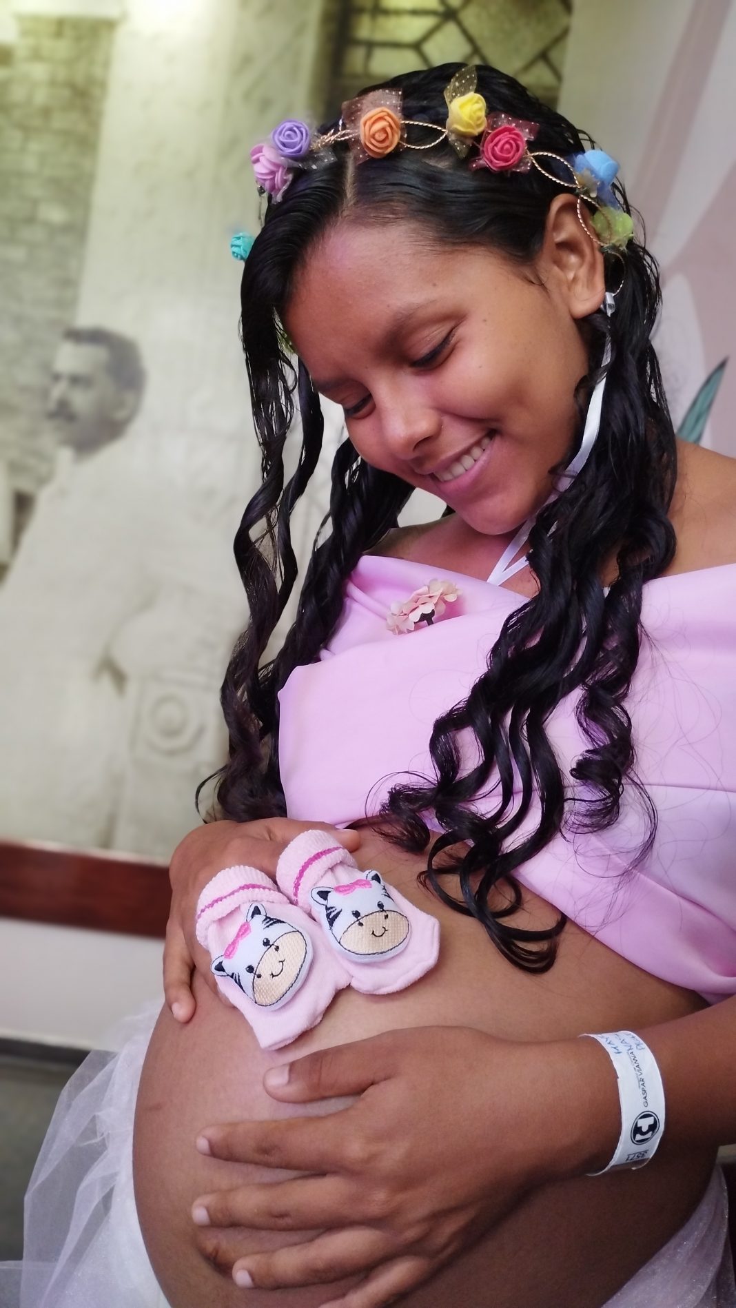 Mayra Lopes está internada há um mês no Hospital de Clínicas. Para ela, o momento foi eternizado por meio de foto. Foto: Ascom/HC Mayra Lopes está internada há um mês no Hospital de Clínicas. Para ela, o momento foi eternizado por meio de foto. Foto: Ascom/HC