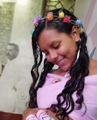 Mayra Lopes está internada há um mês no Hospital de Clínicas. Para ela, o momento foi eternizado por meio de foto. Foto: Ascom/HC