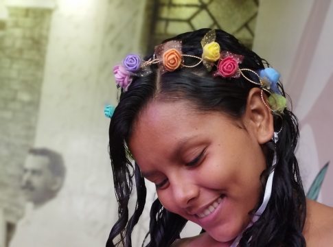 Mayra Lopes está internada há um mês no Hospital de Clínicas. Para ela, o momento foi eternizado por meio de foto. Foto: Ascom/HC