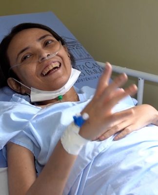 Ana Gabriela Mesquita Alves diz que nasceu de novo. Procedimento foi informado ontem por equipe de saúde do Estado FOTO: santa casa/divulgação
