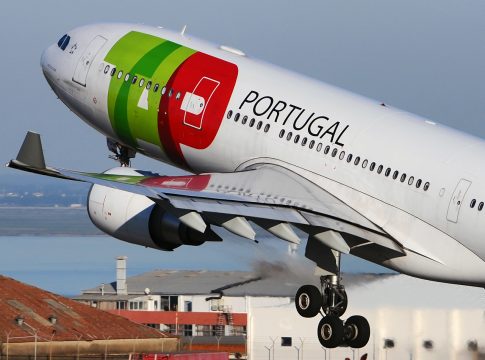 A TAP vai expandir a frequência de partidas do Brasil, com seis novos voos semanais para Lisboa no período de pico do verão europeu. Foto: Divulgação