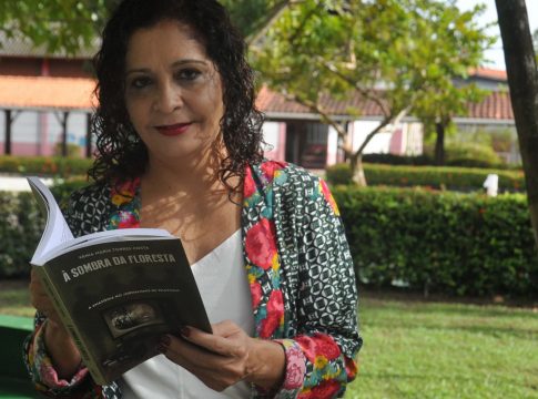 Fruto da tese de doutorado de Vânia Torres, que é jornalista com experiência em TV, livro evidencia preconceitos e apagamento dos sujeitos nos discursos sobre a região FOTO: SUELY NASCIMENTO/DIVULGAÇÃO

