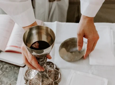 A Conferência Nacional dos Bispos do Brasil (CNBB) divulgou nesta terça-feira, 28, uma nota sobre o zelo pelo tipo de vinho utilizado nas celebrações das missas. Foto: Divulgação