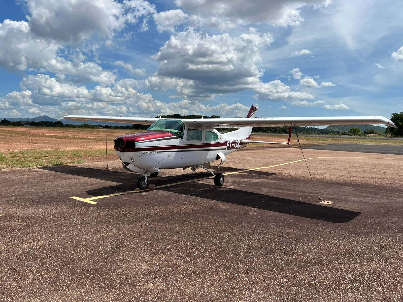 PF prende duas pessoas acusadas de roubar aeronave apreendida. Foto: PF Divulgação