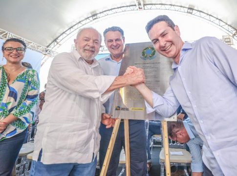 "Isso permitirá que 488 mil famílias realizem o sonho da casa própria por meio do financiamento oferecido pelo programa habitacional este ano, cem mil famílias a mais do que no ano passado. Vai criar um sistema muito positivo, gerando cerca de 2,3 milhões de empregos, além de movimentar toda a cadeia produtiva", afirmou o ministro das Cidades, Jader Filho. Foto: Divulgação