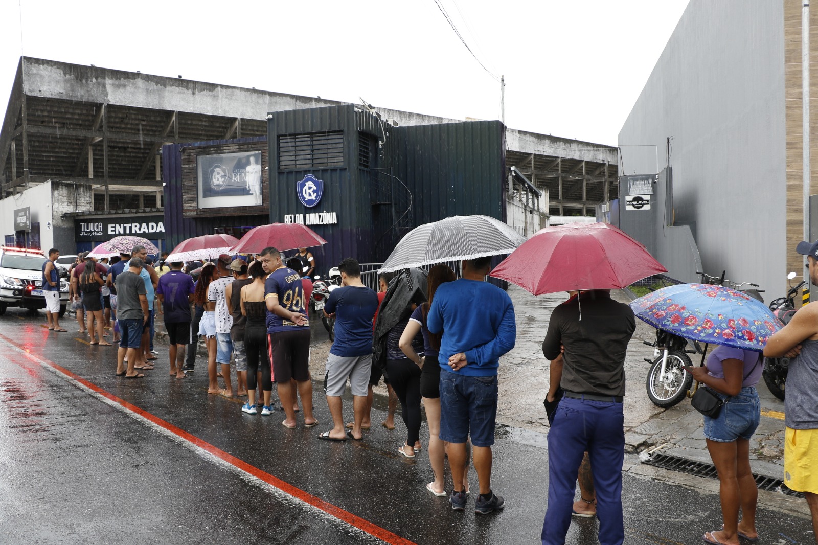 Torcida do Remo faz fila para comprar ingressos no Baenão. Foto: Celso Rodrigues/Diário do Pará